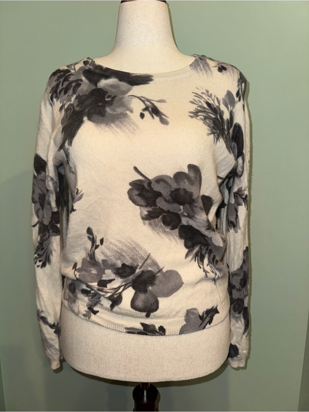 Magaschoni 100% Cashmere Gray Floral Print Pullover Sweater XL Cream Ivory